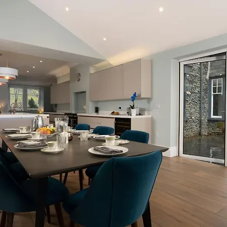 Luxury - Contemporary - Lakeland - Sleeps 10 - Stunning Lake Views