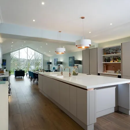 Luxury - Contemporary - Lakeland - Sleeps 10 - Stunning Lake Views Windermere