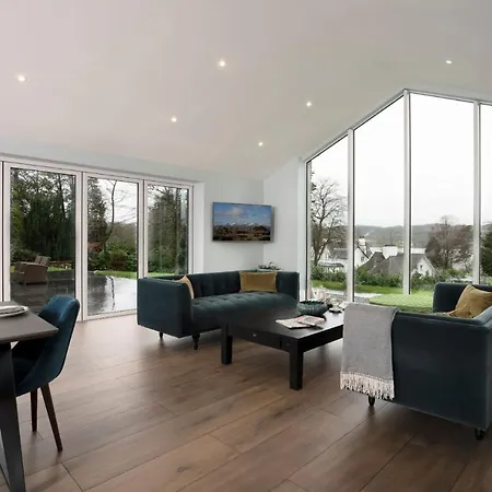 Luxury - Contemporary - Lakeland - Sleeps 10 - Stunning Lake Views *
