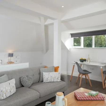 Luxury - Contemporary - Lakeland - Sleeps 10 - Stunning Lake Views