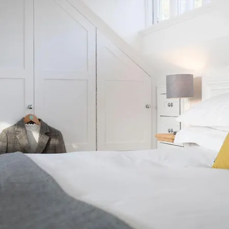 Luxury - Contemporary - Lakeland - Sleeps 10 - Stunning Lake Views